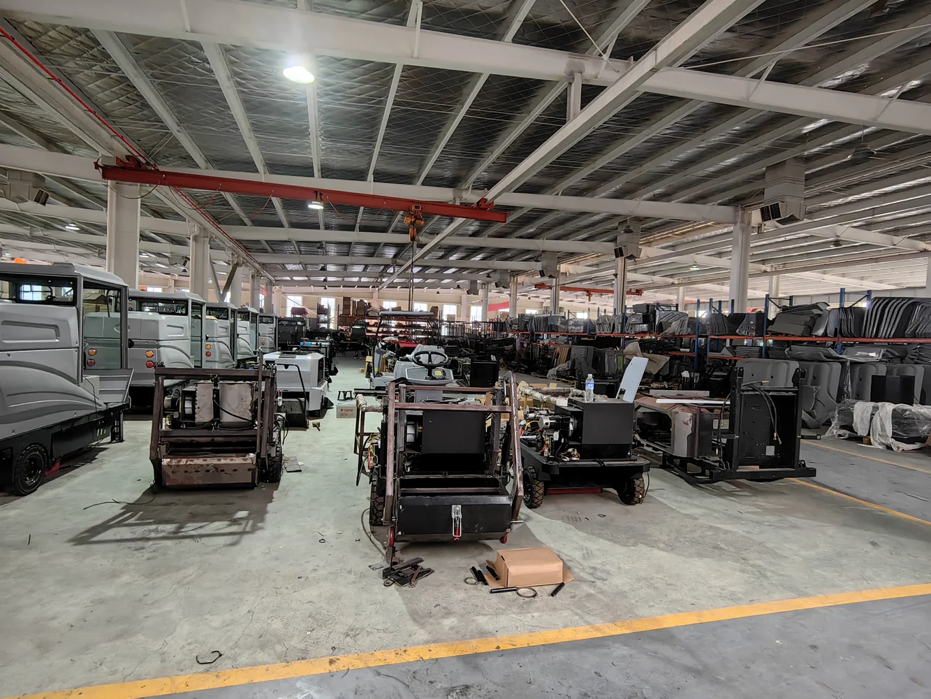 Electric cleaning equipment assembly floor