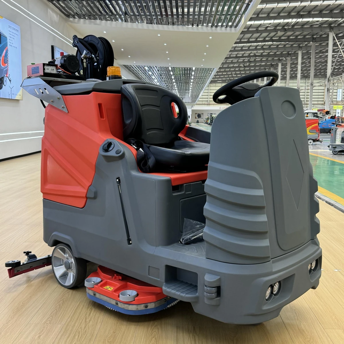 HF-S1230 Large Ride-On Floor Scrubber
