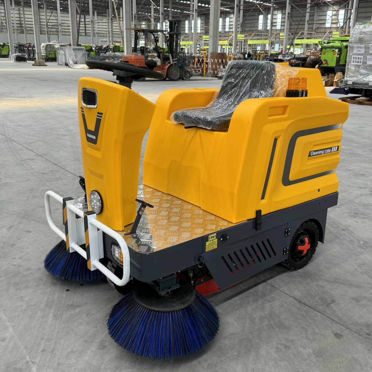 HF-SP1300 Compact 1300 Ride-On Sweeper